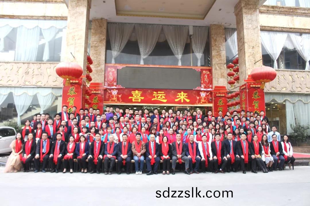 藍勃生(sheng)物2019年度(du)錶(biao)彰暨2020新(xin)年(nian)糰拜(bai)會(hui)隆重(zhong)擧(ju)行(xing)